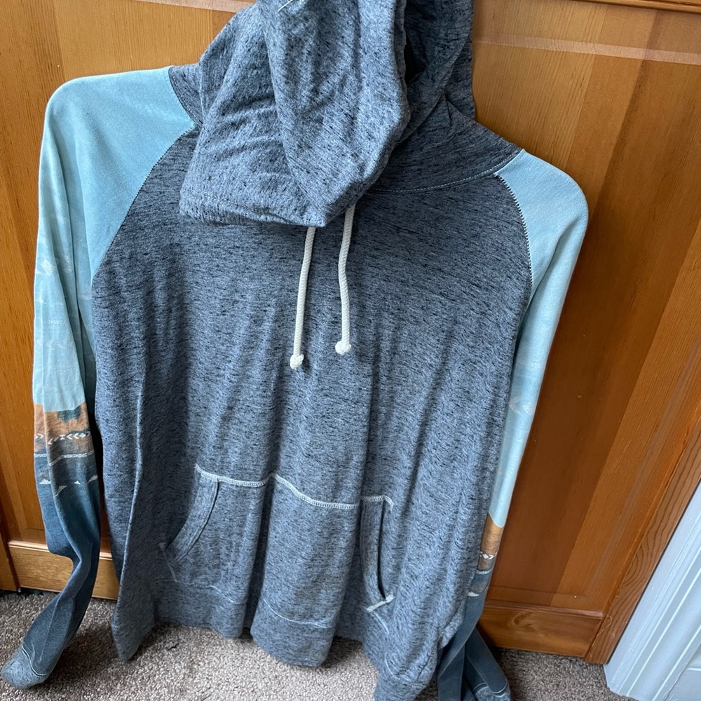 T shirt hoodie